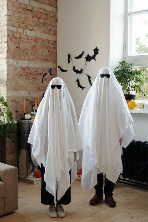 Costumes Faciles, Amazon Halloween, Spooky Halloween Costumes, Clever Halloween, Classic Halloween Costumes, Clever Halloween Costumes, Couples Halloween Outfits, Holloween Costume, Halloween Party Outfits