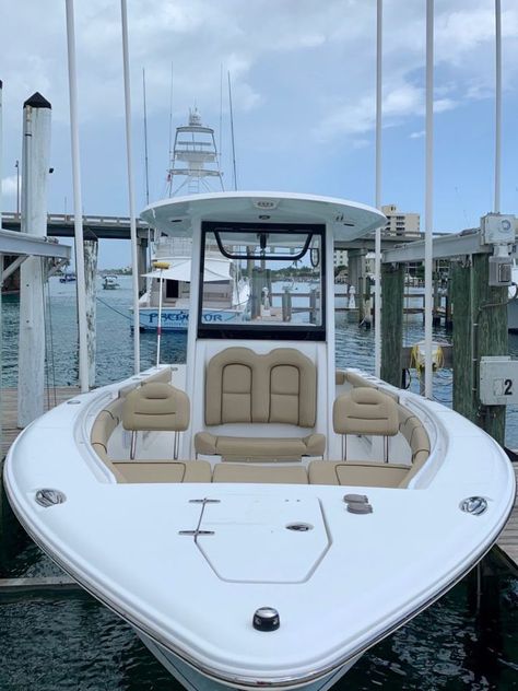 2017 Used Sea Hunt 27 Gamefish Center Console Boat For Sale - $112,000 - Lantana, FL | Moreboats.com Sea Hunt Boats, Fishing Boat Seats, Flats Boats, Center Console Fishing Boats, Fishing Boats For Sale, Boating Tips, Small Fishing Boats, Center Console Boats, Dream Boat