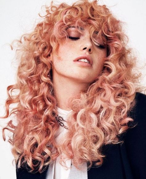 Curly Pink Hair, Gorgeous Hair Color, Colored Curly Hair, Hair Reference, Hair Envy, Long Curly, Aesthetic Hair, Gorgeous Hair, Hair Designs