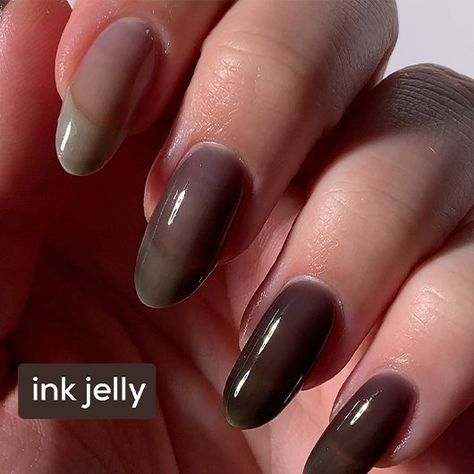 Discover ink jelly gloss by essie. Try our inky, sheer black nail polish, with a glossy finish, to achieve a darker, goth nail art look at home. Buy now Clear Black Nails, Black Jelly Nails, Goth Nail Art, Jelly Gloss, Nail Art Studio, Black Nail Polish, Goth Nails, Jelly Nails, Black Nail