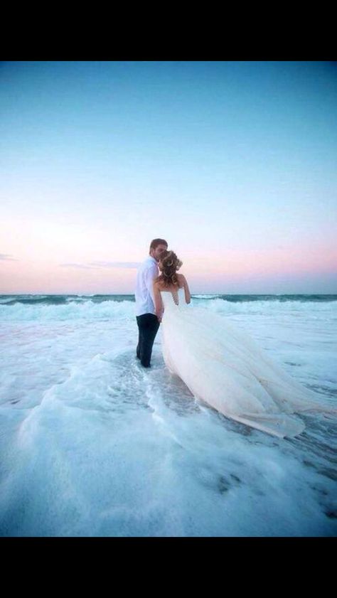 Picture idea Wedding Fotos, Harbour Island, Beach Wedding Photography, Beach Wedding Photos, Foto Tips, Photo Couple, Wedding Wishes, Photo Idea, Wedding Pics