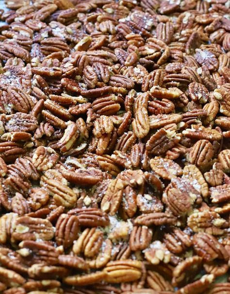 How to Roast Pecans | gritsandpinecones.com Salted Pecans Recipe, Toasting Pecans, Toasted Pecans Recipe, Roasted Pecans Recipe, Roasted Pecans, Roasted Nuts, Pecan Recipes, Thanksgiving Side, Candied Pecans