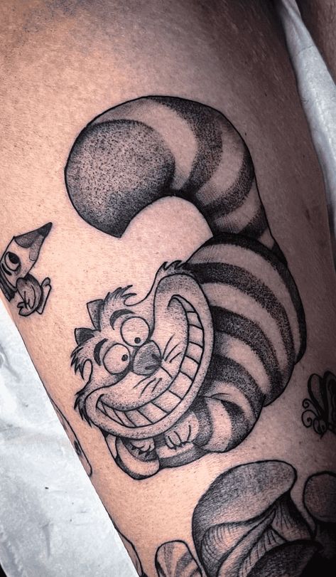 Alice And Cheshire Cat Tattoo, Chesire Cat Tattoos Simple, Cheshire Cat Tattoo Black And White, Chester Cat Tattoo, Alice In Wonderland Tattoo Cheshire Cat, Down The Rabbit Hole Tattoo, Alice In Wonderland Cat Tattoo, Cheshire Cat Tattoo Ideas, Anime Tats