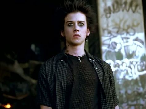 70s Punk Makeup, Lou Taylor Pucci, Green Day Wallpaper, Jesus Of Suburbia, St Jimmy, Musician Room, Kelli Garner, 70s Fashion Outfits, Walter Mitty