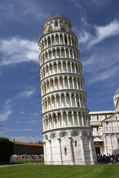 30 People Are Sharing The Worst Tourist Attractions In Europe That Are 100% Not Worth The Hype England Tourist Attractions, Italy Tourist Attractions, Traveling In Europe, Traveling To Europe, The Leaning Tower Of Pisa, Bank Balance, Italy Poster, Tower Of Pisa, Pisa Italy