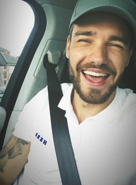 Liam Payne Smiling, Liam Payne Meme, Liam James, 1 Direction, Liam Payne, Niall Horan, Celebrities Male, One Direction, Boy Bands