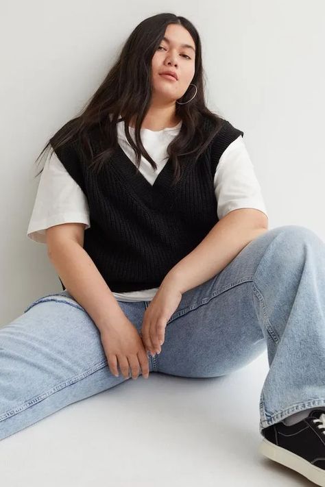 Plus-Size Sweater Vests Shopping Guide | 34 Vests to Shop Party Outfit Plus Size, Knit Vest Outfit, Vest Outfits For Women, Sweater Vest Outfit, Argyle Sweater Vest, Look Plus Size, Fast Fashion Brands, Outfit Jeans, Layering Outfits