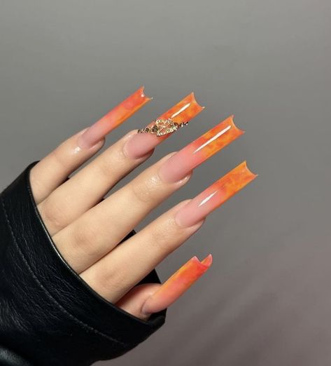 Long Orange Nails, Nails Airbrush, Acrylic Nail Designs Classy, Bon Courage, Orange Nail, Tapered Square Nails, Acrylic Toe Nails, Airbrush Nails, Tapered Square