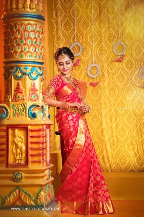 Girls Saree Look, Girls Saree, Manish Malhotra Lehenga, Bridle Dress, Pose Pengantin, South Indian Bride Saree, Indian Bride Poses, Indian Wedding Bride, Bridal Sarees South Indian