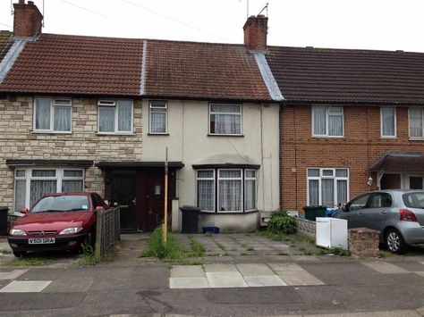 Modest ex council house for sale in Abbots Road, Edgware. Asking price for a property here is £295,000. British Council House Aesthetic, British Council House, Council Estate Aesthetic, Berlin Syndrome, Council Flat, British Aesthetic, Council Estate, British House, Council House