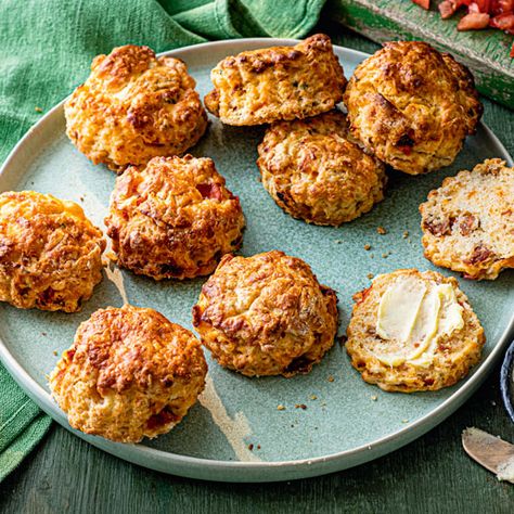 Cheesy Tomato Scones Tomato Scones, Savory Pastry, Scones Recipe, Breakfast Snacks, Meal Deal, Scone Recipe, Va Va Voom, Food Magazine, Quick Snacks