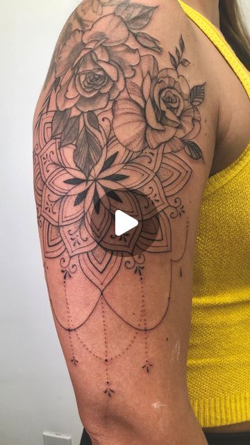 Mirian Tattoo on Instagram: "Preparada pro verão!  A Carol já tinha o floral no ombro e adicionamos a mandala e a rosa próxima da axila. Prontinha pra mostrar o ombrin no verão.   #mandala #tatuagemmandala #mandalatattoo #rose #rosetattoo" October 4, Tattoo On, Floral, On Instagram, Instagram