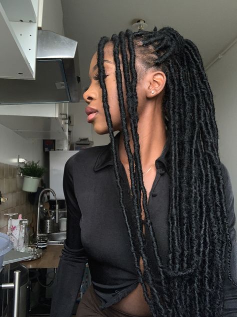 Brads Hair, Locks Hairstyle, Thick Hair Problems, Dreadlocks Girl, Long Dreads, Summer Blonde Hair, Hair Projects, Faux Locs Hairstyles, Cute Box Braids Hairstyles