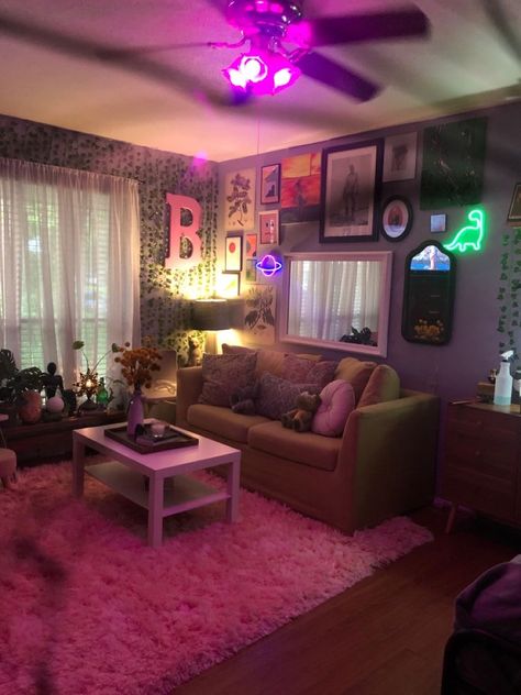 Y2k Aesthetic Living Room, Living Room Ideas Y2k, Aparmtnet Aesthetic, 2000s Living Room Aesthetic, Gen Z Room, Living Room Y2k, Trippy Living Room Ideas, Y2k Living Room, Trippy Apartment