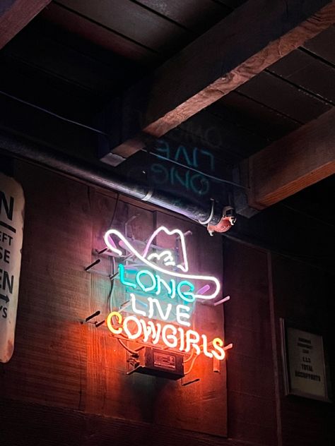 Long Live Cowboys Wallpaper, Last Rodeo Aesthetic, Colorado Western Aesthetic, 80s Country Aesthetic, Yee Haw Aesthetic, Texan Aesthetic, Long Live Cowgirls Wallpaper, Country Girl Aesthetic, Southern Aesthetic