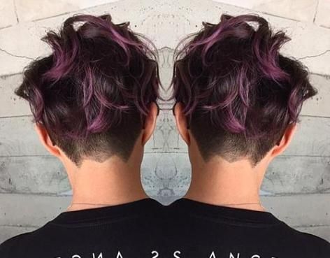 wavy pixie with undercut and purple highlights Highlighted Pixie, Coloured Pixie Cut, Pixie Hair Color, Pixie Cut With Highlights, Brown Pixie Cut, Brunette Hair Cuts, Platinum Blonde Pixie, Wavy Pixie Cut, Brunette Pixie