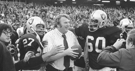 John Madden, Hall of Fame Coach, Is Dead at 85 - The New York Times John Madden, Raiders Team, Madden Nfl, Football Hall Of Fame, Nfl History, Nfl Games, Football Coach, Pro Sports, Professional Football