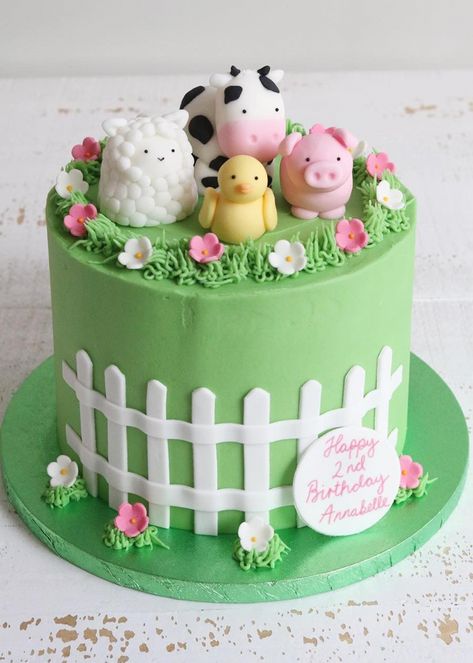 Eieio Birthday Cake, Farm Cake For Girl, Girly Farm Cake, Pink Farm Animal Birthday Cake, Farm Birthday Cake Girl, Easy Farm Cake, Pink Barnyard Birthday Cake, Pink Farm Birthday Cake, Pink Farm Cake