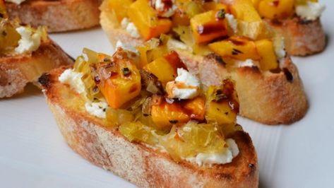 If you're looking for a delicious appetizer that is sure to impress your guests, this roasted pumpkin and goat cheese crostini is packed with flavor. Thanksgiving Dinner Recipes Traditional, Thanksgiving Dinner For Two, Traditional Thanksgiving Dinner, Cheese Crostini, Traditional Thanksgiving Recipes, Goat Cheese Crostini, Pumpkin Hummus, Thanksgiving Appetizer Recipes, Crostini Recipes