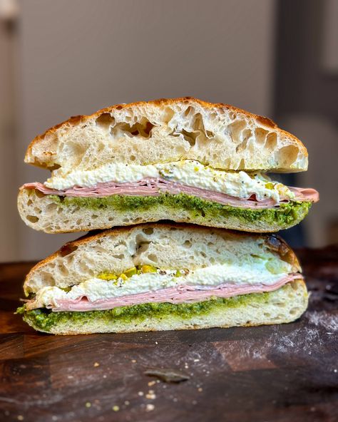 Fried Mortadella Sandwich, Italian Mortadella Sandwich, Mortadella Panini, Focaccia Sandwich Ideas, Sandwich Mortadella, Turkey Hoagie, Mortadella Recipe, Stracciatella Cheese, Hoagie Sandwich