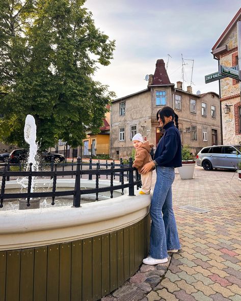 ⛲️🐣 Cēsis, Latvia #fountain #familytime #cesis #latviatravel Flared jeans outfit. Mother daughter photography Outfit Flare Jeans, Flared Jeans Outfit, Flare Jean Outfit, Daughter Photography, Flare Jeans Outfit, Mother Daughter Photography, Jeans Outfit, Basic Outfits, Flared Jeans