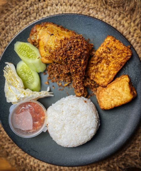 Ayam Goreng Lengkuas Salma, Bintaro Food Recipe, Cornbread, Exo, Indonesia, Ethnic Recipes, Quick Saves