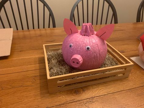 Pig Pumpkin Decorating, Pig Pumpkin, Character Pumpkins, Pumpkin Decorating Contest, Pumpkin Contest, Pumpkin Decorations, Pumpkin Designs, Halloween Pumpkin Designs, The Fair