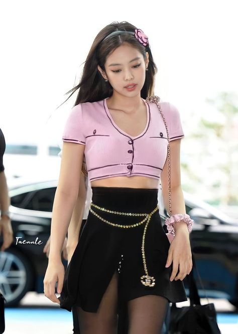 Pink Chanel Outfit, Jennie Kim Pink Outfit, Gf Material, Chanel Outfit, Pink Chanel, Kpop Fashion Outfits, Kim Jisoo, Blackpink Fashion, Pink Outfit