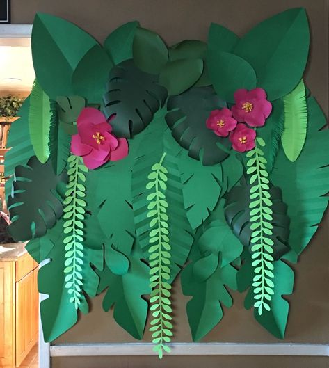 Jungle Paper Art, Jungle Theme Classroom, Rainforest Theme, Jungle Decorations, Jungle Flowers, Hawaiian Party Decorations, Luau Theme Party, Fiesta Tropical, Luau Theme