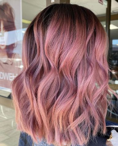 45 Pastel Pink Hair Ideas to Elevate Your Style Game Pastel Pink Hair Dark Roots, Pastel Pink Hair Ombre, Pastel Pink Ombre, Pink Hair Ideas, Pink Ombre Hair, Light Pink Hair, Pastel Pink Hair, Daisy Wallpaper, Hair Ombre