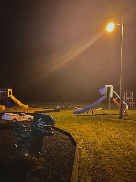 Park Late At Night, Late Night Park Pictures, Park At Night Aesthetic, Aesthetic Park Pictures, Park Aesthetic Night, Playground At Night, Aesthetic Playground, Parks At Night, Night Park