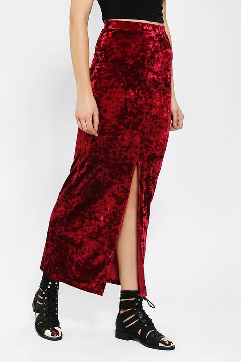 Velvet Skirt Outfit Ideas, Long Velvet Skirt Outfit, Tiered Maxi Skirt Outfit, Velvet Skirt Long, Velvet Skirt Outfit, Long Velvet Skirt, Velvet Maxi Skirt, Skirt Outfit Ideas, Maxi Skirts Summer