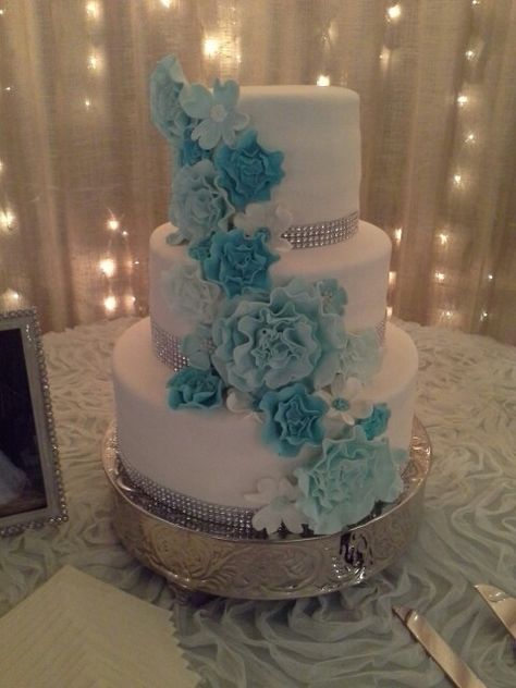 Aqua And Silver Wedding, Wedding Dresses Turquoise, Turquoise And White Wedding Cake, White And Turquoise Wedding, Turquoise Wedding Cake Ideas, Light Teal Wedding Theme, Cyan Wedding, Torquise Wedding Theme, Turquoise Beach Wedding