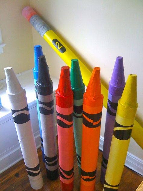 Craft project - make your own giant crayons by recycling cardboard carpet tubes, great for kids rooms! Daycare Decorations, Recycling Cardboard, Maker Fun Factory, Vbs Ideas, Art Camp, Blended Learning, Learning Ideas, Cardboard Tubes, Plan Ideas