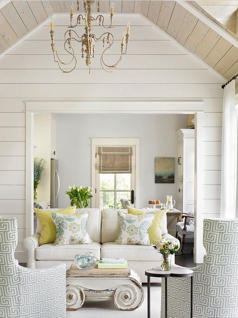 love the walls and ceiling Cottage Coastal, Wall Planks, House Of Turquoise, Casa Country, Condo Decorating, Design Blogs, Guest Cottage, Design Hotel, Beach Condo