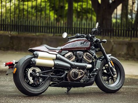 The Harley-Davidson Sportster S Packs Muscle Into A Small Frame Sportster S, Sportster 48, Moto Custom, Custom Cafe Racer, Custom Choppers, Harley Bikes, New Harley Davidson, Track Bike, New Motorcycles