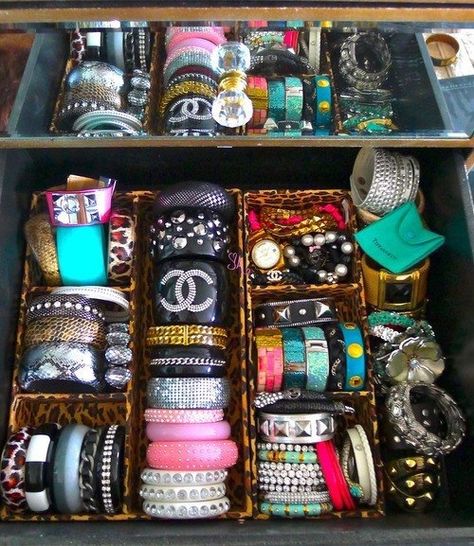 ➰ 2000s Jewelry, Jewelry Wall, Indie Sleaze, Gold Pendant Jewelry, Store Displays, Funky Jewelry, Paparazzi Jewelry, Girly Jewelry, Dream Jewelry