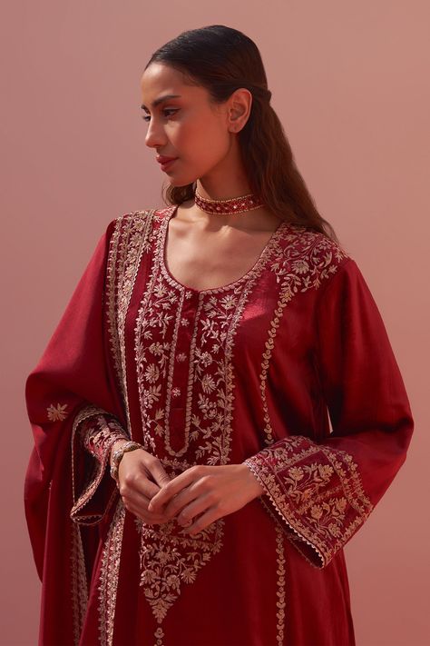 Buy Maroon Velvet Embroidered Floral U Neck Choga Salwar Set For Women by Angad Singh Online at Aza Fashions. Velvet Kurta Set, Maroon Dupatta, Velvet Kurta, Vintage Rose Gold, Indian Wedding Wear, Silk Dupatta, Indian Fashion Dresses, U Neck, Kurta Set