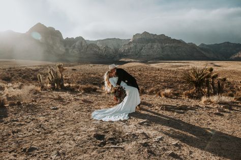 Vegas Desert Wedding, Las Vegas Desert, Outdoor Wedding Photos, Las Vegas Elopement, Ceremony Decor, Ceremony Arch, Las Vegas Weddings, Western Wedding, Desert Wedding