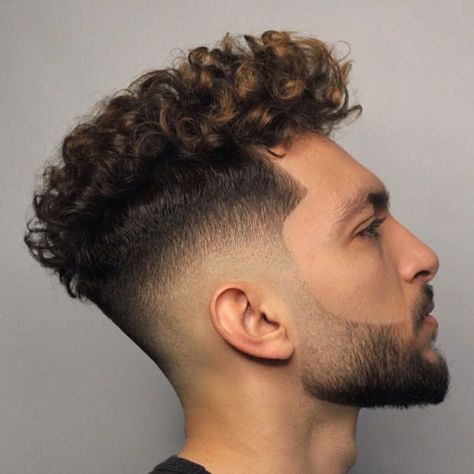 Curly Fringe For Men - Best Fringe Haircuts For Men: Cool Men's Hairstyles with Bangs #menshairstyles #menshair #menshaircuts #menshaircutideas #menshairstyletrends #mensfashion #mensstyle #fade #undercut Curly Taper Fade, Mens Hairstyles Curly, Men's Curly Hairstyles, Trendy We Fryzurach, Curly Hair Fade, Curly Undercut, Mens Hairstyles Fade, Men Haircut Curly Hair, Taper Fade Haircut