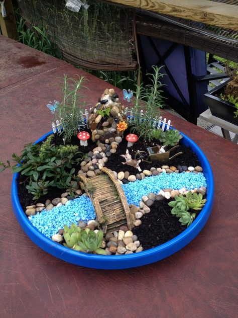 62 DIY Miniature Fairy Garden Ideas to Bring Magic Into Your Home Miniature Garden Design, Garden Ideas To Make, Taman Diy, Indoor Fairy Gardens, Diy Fairy Garden, Fairy Garden Plants, Fairy Garden Crafts, Fairy Garden Designs, Succulent Garden Diy