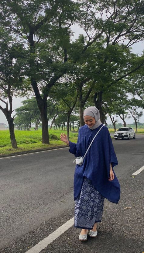 Ootd Navy Hijab Casual, Kondangan Outfit Hijab Fashion Casual, Ootd Raya Perempuan, Raya Outfit Hijab, Kenduri Outfit, Kebaya Navy Hijab Wisuda, Hari Raya Outfit, Raya Pose, Outfit Kondangan Casual