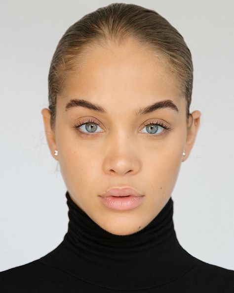 Golden Barbie, Jasmine Sanders, Skincare Benefits, Model Inspo, Face Photography, Smokey Eyes, Pew Pew, Model Face, Beauty Shots