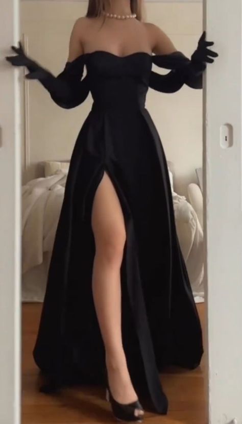 Classic Red Carpet Dresses That Will Never Go Out of Style" Unique Formal Dresses, Classy Prom, Outfit Elegant, Prom Dresses Black, Classy Prom Dresses, 파티 드레스, Prom Dress Inspiration, Cute Prom Dresses, Pretty Prom Dresses