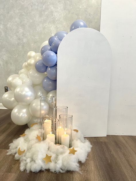 Moon Baby Shower Theme, Balloon Cloud, Banquet Centerpieces, Stars Baby Shower, Quinceanera Themes Dresses, Cloud Light, Balloon Clouds, Moon Baby Shower, Moon Baby