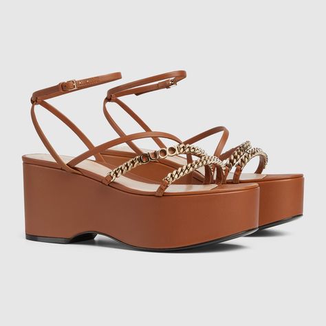 Gucci - Gucci Signoria flatform sandal Gucci Chain, Latest Sandal, Gucci Heels, Sandal Style, Leather Thong Sandals, Flatform Sandals, Brown Sandals, Brown Shoe, Leather Wedges