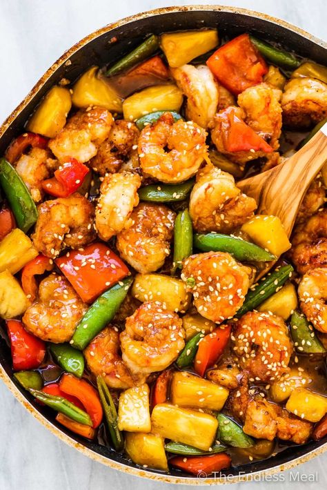 Pineapple Stir Fry, Prawn Stir Fry, Stir Fry Shrimp Recipes, Pineapple Shrimp, Shrimp Stir Fry, Takeout Food, Prawn Recipes, Pineapple Recipes, Easy Asian Recipes