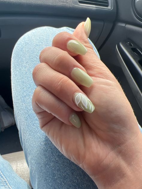 Sage Green Gel X Nails, Greenery Nails Wedding, Light Sage Green Nails Design, Dusty Sage Green Nails, Seige Green Nails, Flower Gel Nails Ideas, Spring Green Nail Designs, Sage Green Pink Nails, Sage Green Dip Powder Nails