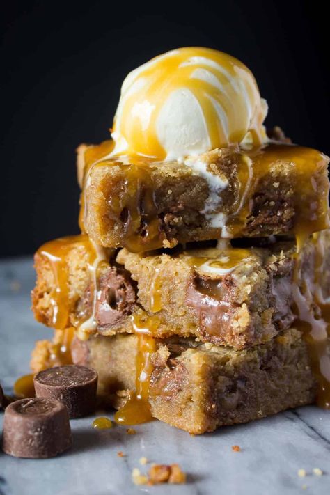 Caramel Blondies, Caramel Blondie, Peanut Butter Caramel, Crumb Bars, Butter Desserts, Bars And Squares, Blondies Bars, Butter Caramel, Caramel Desserts