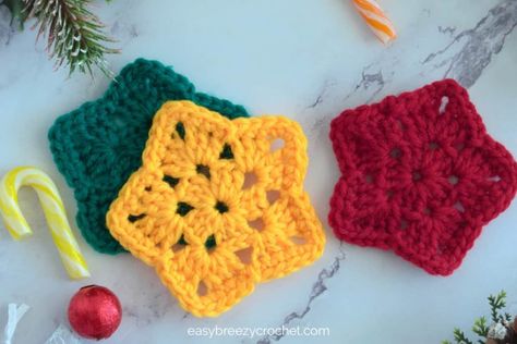 For those who adore the granny stitch (myself included) you will just love these crochet stars! Use them as decorations, garland flags, or anything else your heart desires. Easy Crochet Star, Crochet Star Pattern, Granny Stitch Crochet, What To Crochet, Square Tree, Crochet Star Patterns, Tree Project, Granny Stitch, Crochet Star